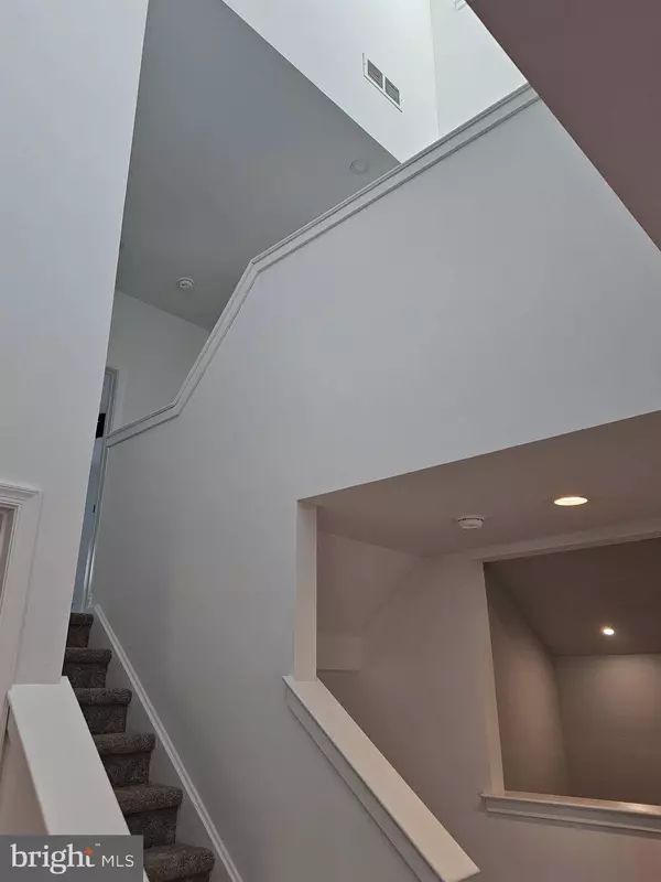 1 BROOKWOOD DR, Voorhees, NJ 08043