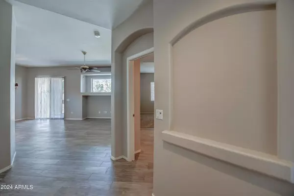 6350 W Blackhawk Drive, Glendale, AZ 85308