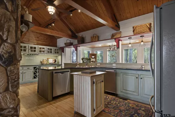 1521 Panther Creek Pass, Mt Vernon, TX 75457