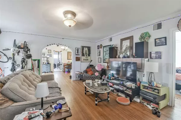 2411 Cleburne ST, Houston, TX 77004