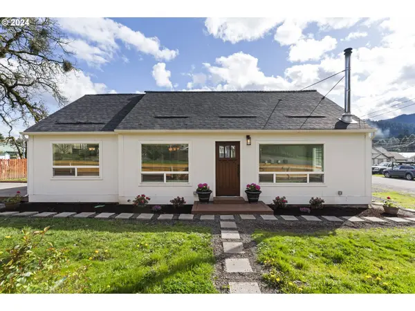 48162 E 1ST ST, Oakridge, OR 97463