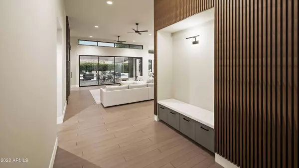 1945 E AURELIUS Avenue, Phoenix, AZ 85020