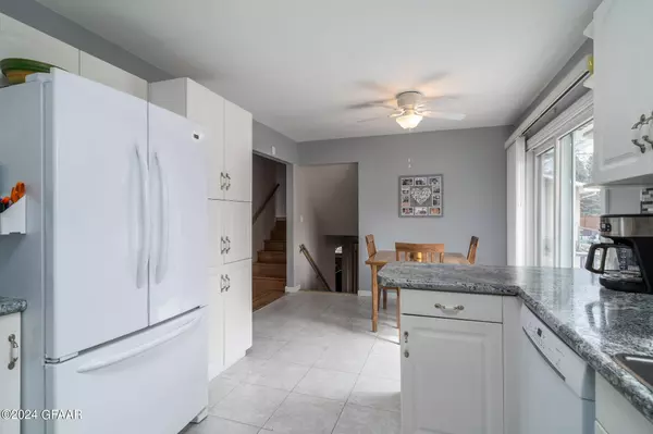 615 28TH Avenue S, Grand Forks, ND 58201