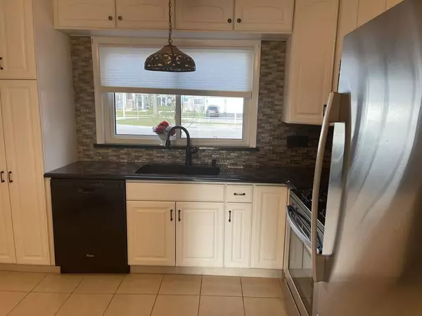 937 Brunswick CIR #937, Schaumburg, IL 60193