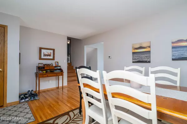 615 28TH Avenue S, Grand Forks, ND 58201