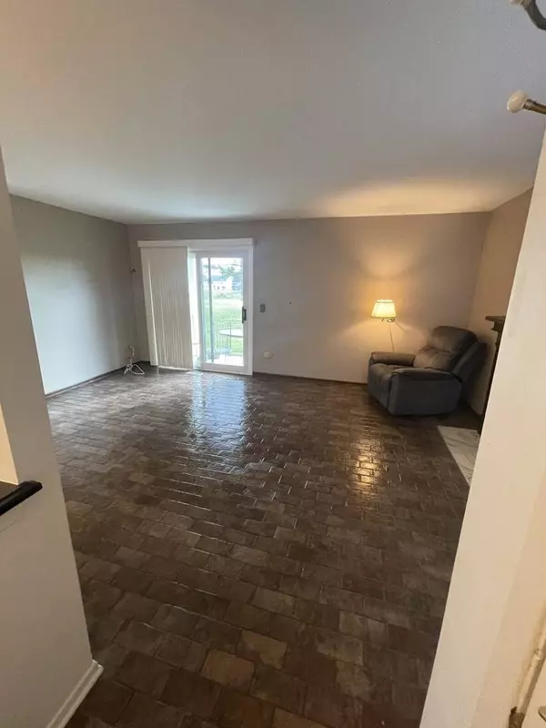 937 Brunswick CIR #937, Schaumburg, IL 60193