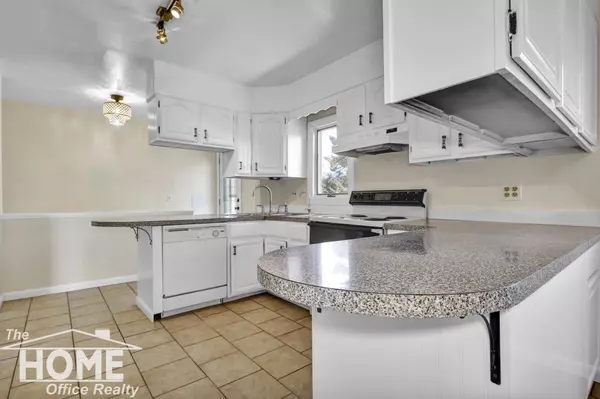 411 White Oak Drive, Perry, MI 48872