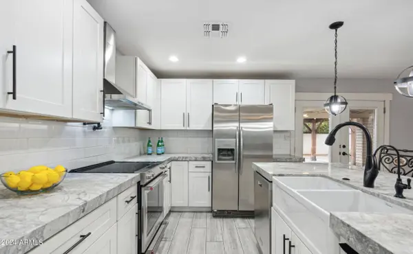 3341 W CINNABAR Avenue, Phoenix, AZ 85051