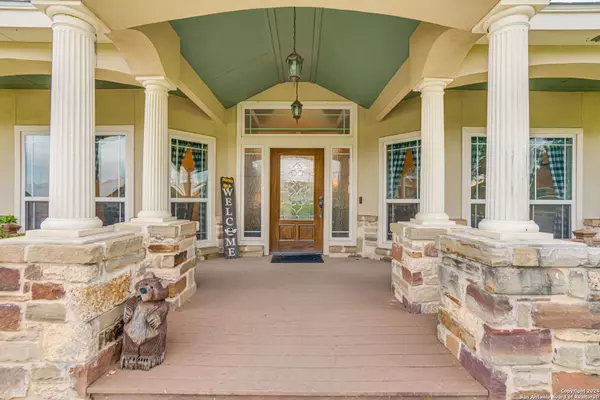 158 triple r, La Vernia, TX 78121