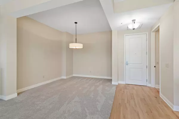 1320 Riverside LN #406, Mendota Heights, MN 55118