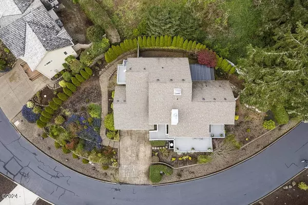 206 Sea Crest WAY, Otter Rock, OR 97369