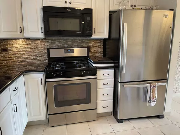 937 Brunswick CIR #937, Schaumburg, IL 60193