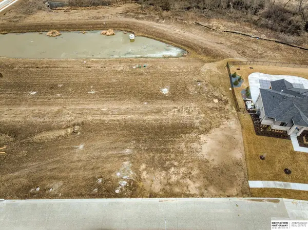 3313 S 206 Street, Omaha, NE 68022