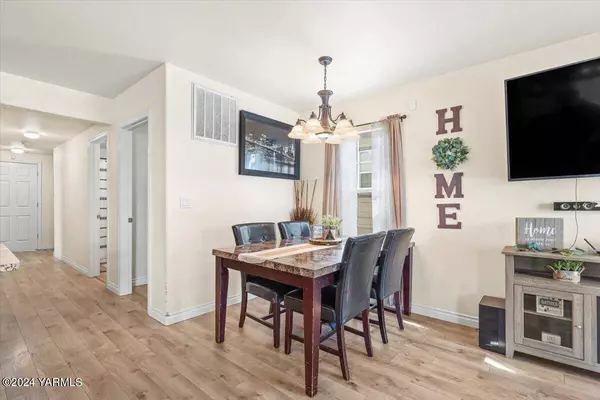 1512 Roosevelt Ave Ave, Yakima, WA 98902