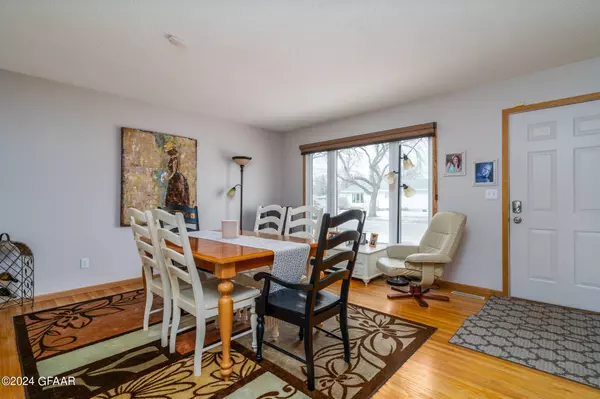 615 28TH Avenue S, Grand Forks, ND 58201