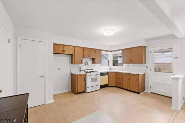 120 Maplewood Ave, Clifton City, NJ 07013