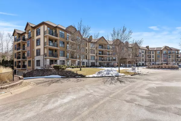 1320 Riverside LN #406, Mendota Heights, MN 55118