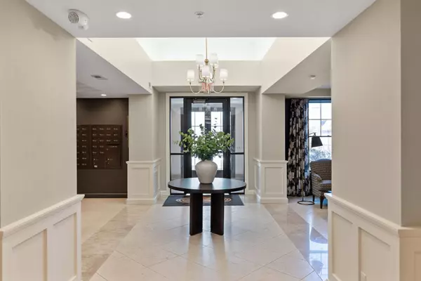 1320 Riverside LN #406, Mendota Heights, MN 55118