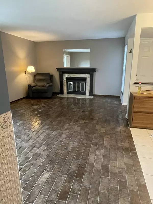 937 Brunswick CIR #937, Schaumburg, IL 60193