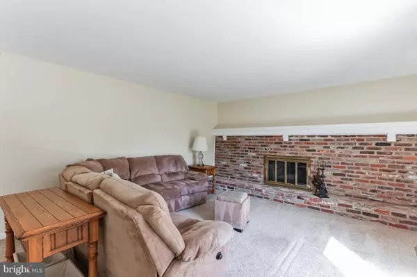 1 CHATEAU DR, Cherry Hill, NJ 08003