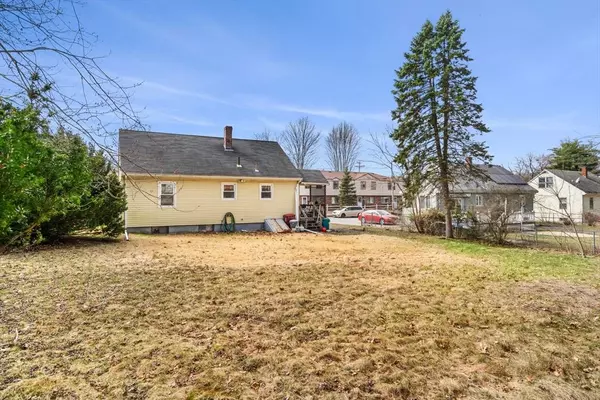 677 Beacon St, Lowell, MA 01850