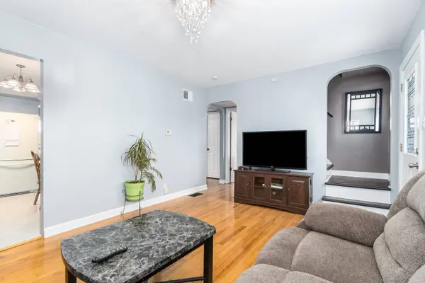 7828 Suburban Lane, Bridgeview, IL 60455