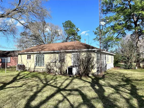 8818 Tewantin DR, Houston, TX 77061