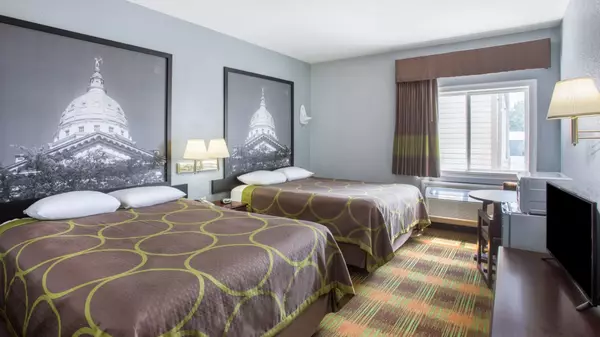 208 US-40, Sweet Springs, MO 65351