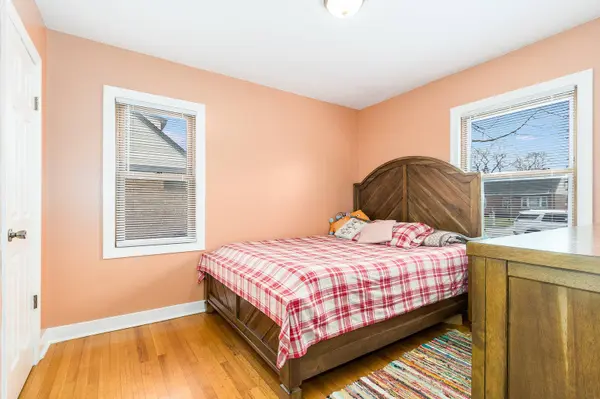 7828 Suburban LN, Bridgeview, IL 60455