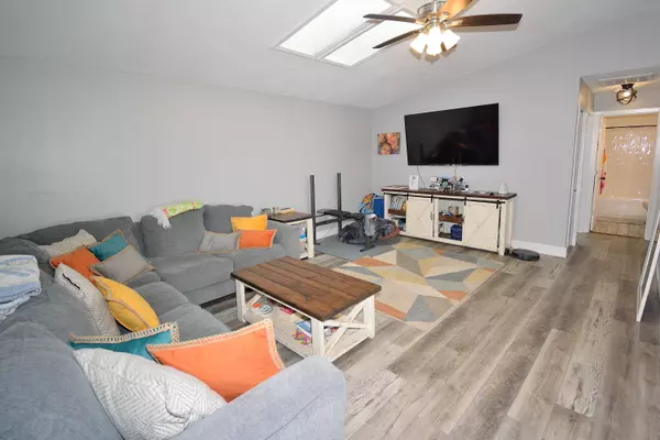 143 Shangri La CIR, Edgewater, FL 32132