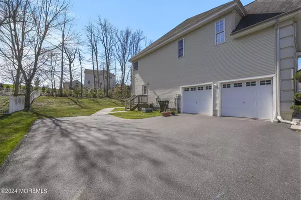 5 Monticello Court, Morganville, NJ 07751