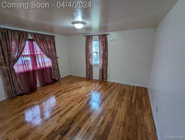 510 N BRADY Street, Corunna, MI 48817