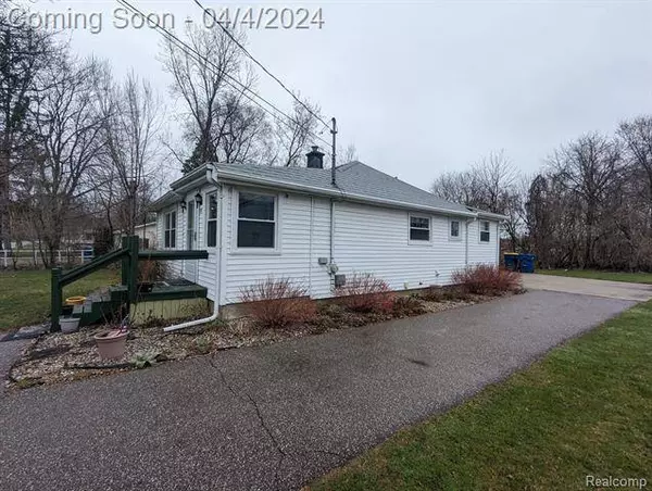510 N BRADY Street, Corunna, MI 48817