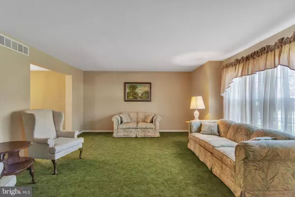 1 CHATEAU DR, Cherry Hill, NJ 08003