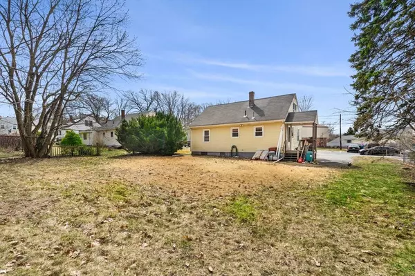 677 Beacon St, Lowell, MA 01850