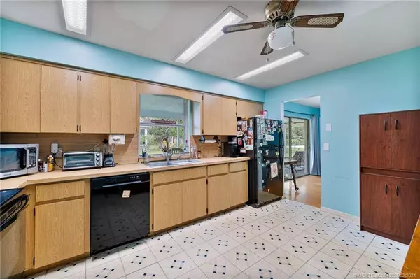 7975 SE Palm ST, Hobe Sound, FL 33455