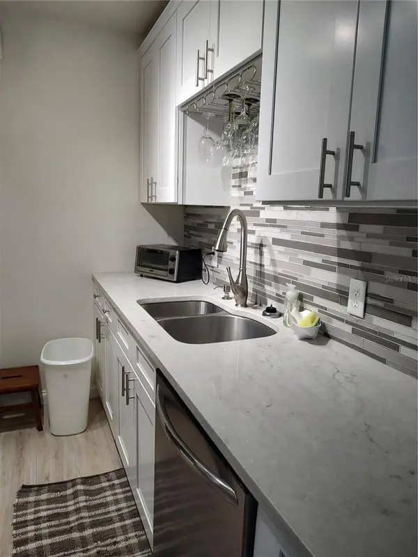 541 S PENINSULA AVE #B15, New Smyrna Beach, FL 32169