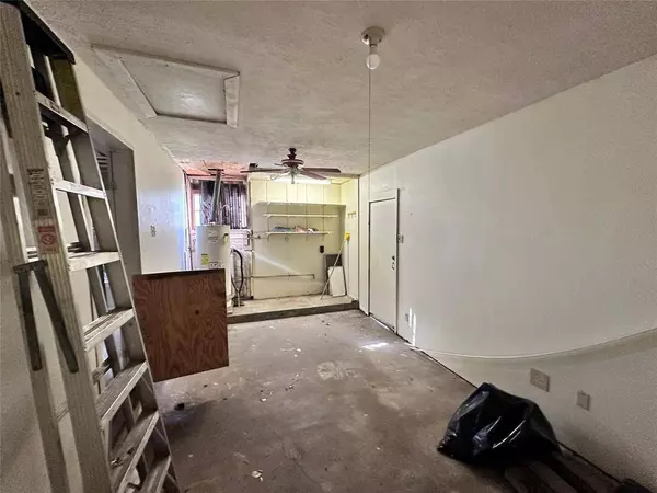 8818 Tewantin DR, Houston, TX 77061