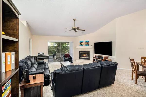 8725 HUNTFIELD ST, Tampa, FL 33635