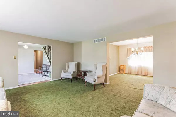 1 CHATEAU DR, Cherry Hill, NJ 08003