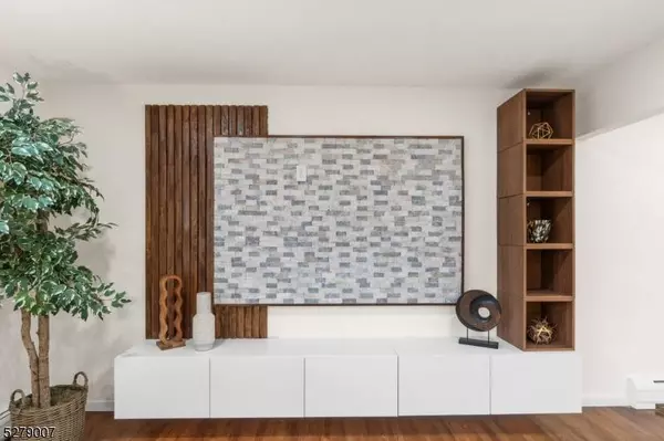 10 Dianne Ct, Clifton City, NJ 07012