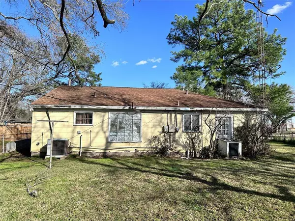 8818 Tewantin DR, Houston, TX 77061