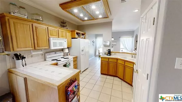 10017 Southshore DR, Salado, TX 76571