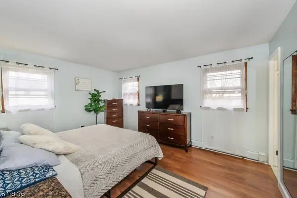 83 Grove St, Clifton City, NJ 07013