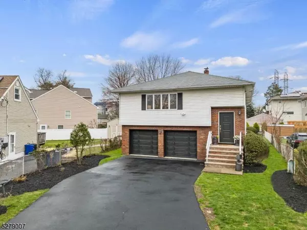 10 Dianne Ct, Clifton City, NJ 07012