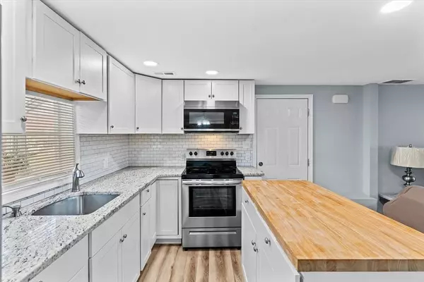 7 Jane Rd, Methuen, MA 01844