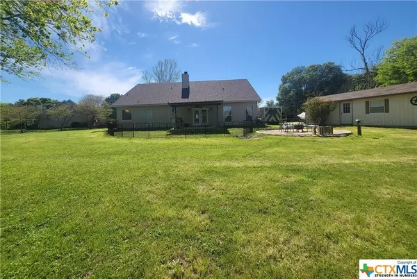 10017 Southshore DR, Salado, TX 76571