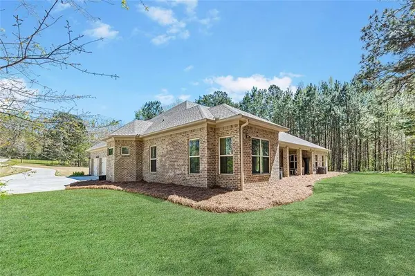 135 Trustin Lake DR, Fayetteville, GA 30214