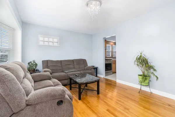 7828 Suburban Lane, Bridgeview, IL 60455