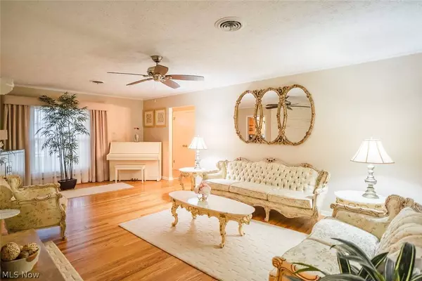 598 Robinson AVE, Barberton, OH 44203